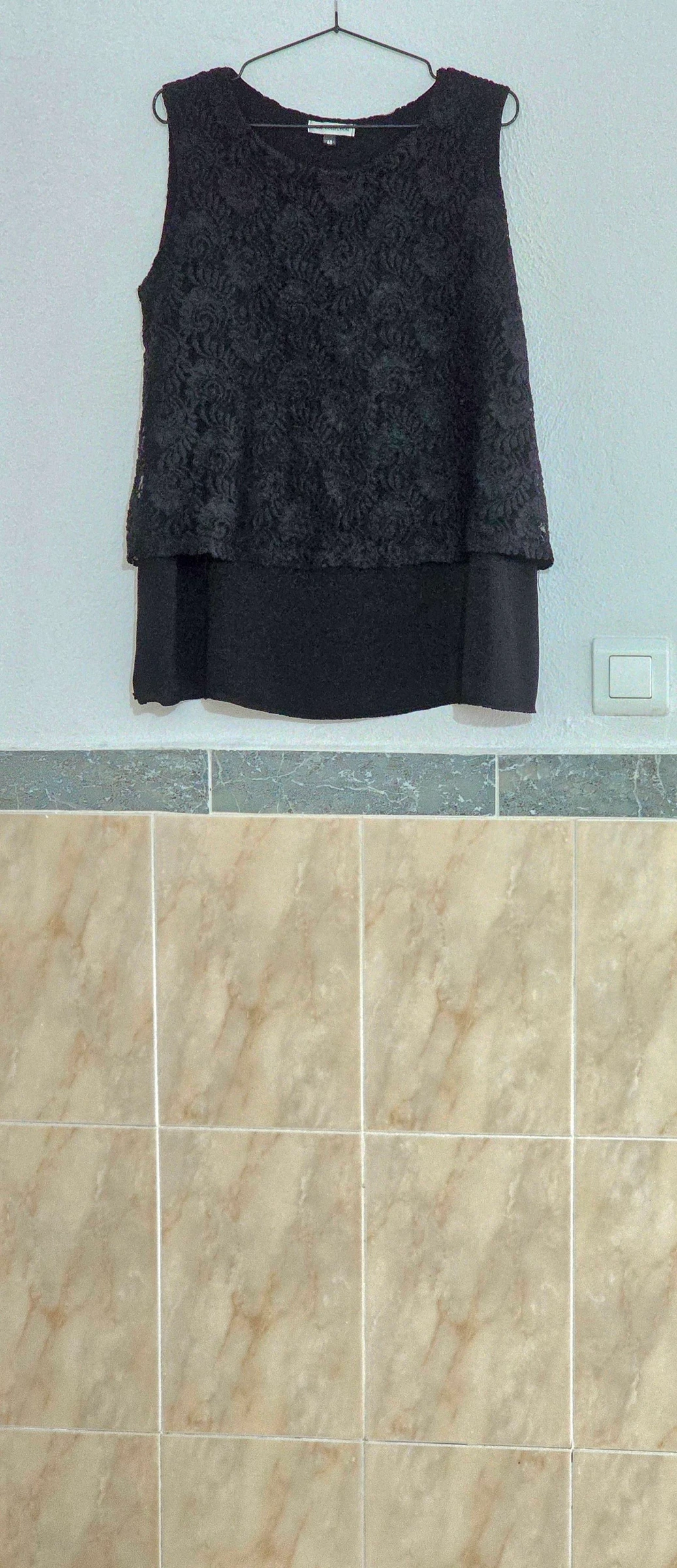 Blusa negra con encaje doble capa